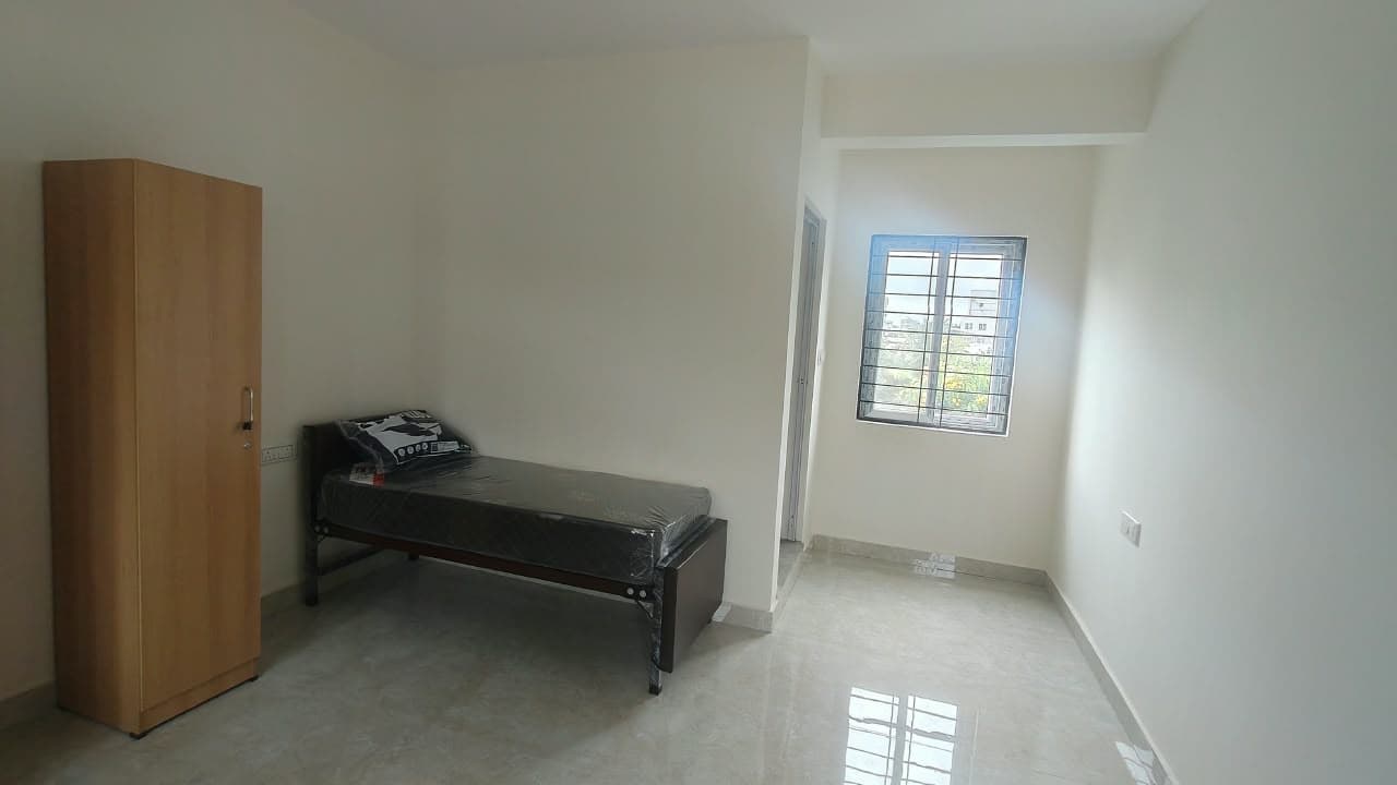 NextGen Luxury Stay for Men Photo 4