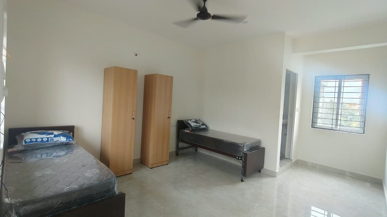 NextGen Luxury Stay for Men Photo 2